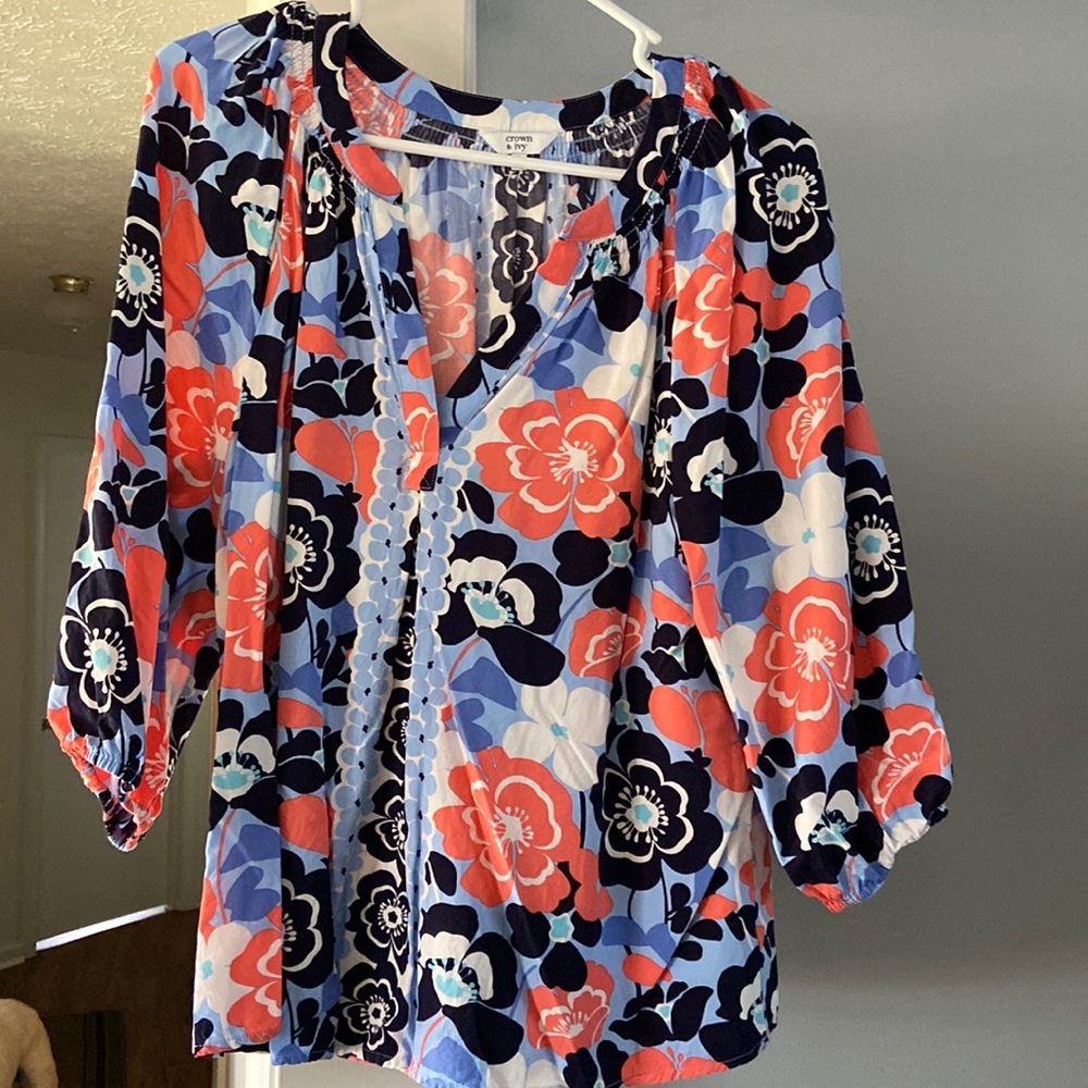 Beautiful mid-sleeve top